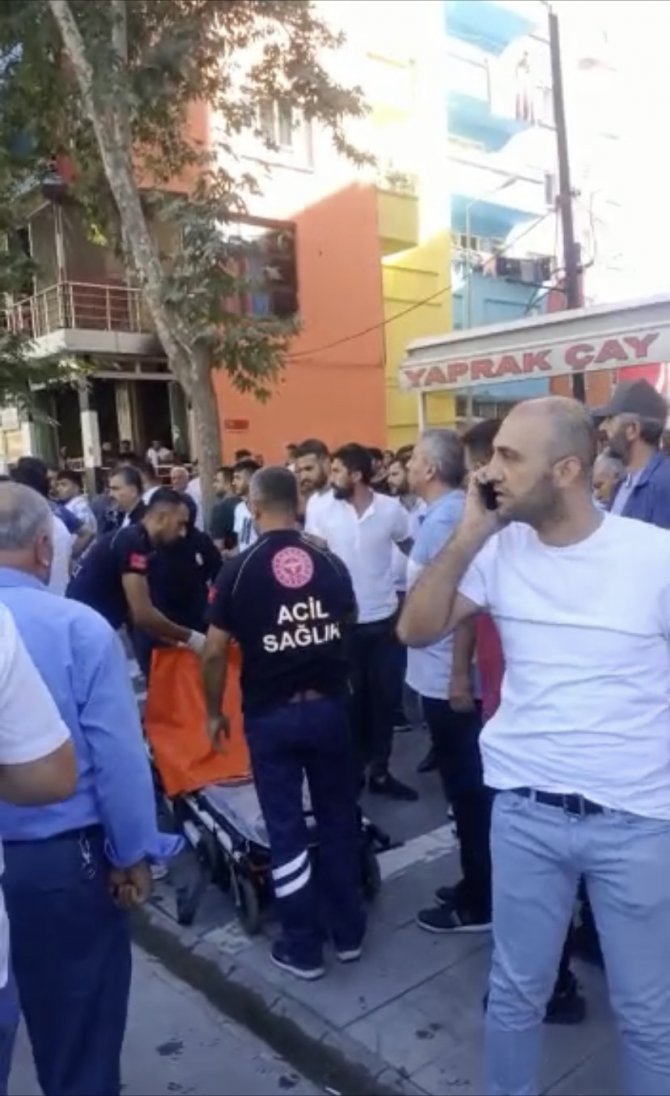 Bekçiye Bıçakla Saldırmaya Çalıştı, Bacağından Vurularak Etkisiz Hale Getirildi