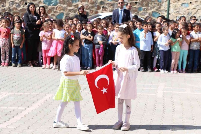 Hizan’da İ̇lköğretim Haftası Kutlandı