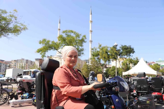Engellilerin Akülü Araç Heyecanı: Gözlerine Uyku Girmedi