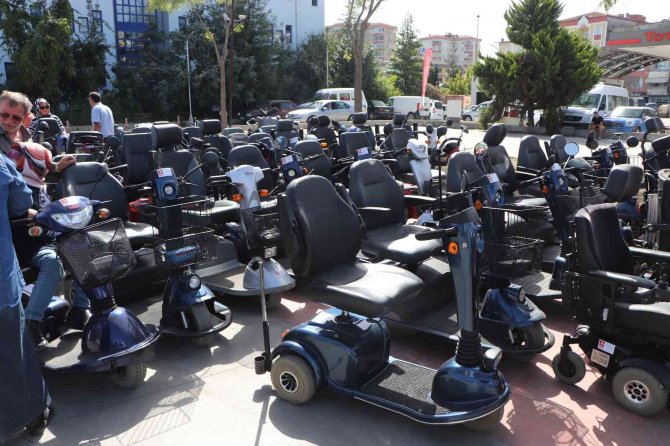 Engellilerin Akülü Araç Heyecanı: Gözlerine Uyku Girmedi