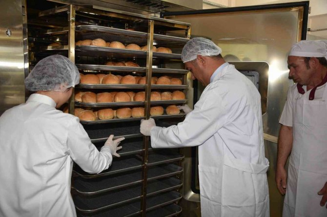 Meslek Lisesi Ekmek Üretimine Başladı