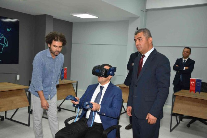 Meslek Lisesinde Sanal Gerçeklik Eğitim Sınıfı Açıldı