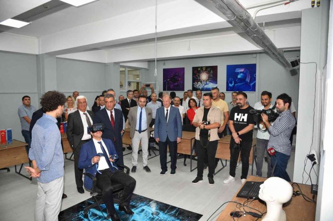 Meslek Lisesinde Sanal Gerçeklik Eğitim Sınıfı Açıldı