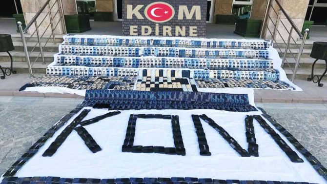 Edirne’de Polis Ekiplerinden 35 Milyonluk Kaçak Telefon Operasyonu