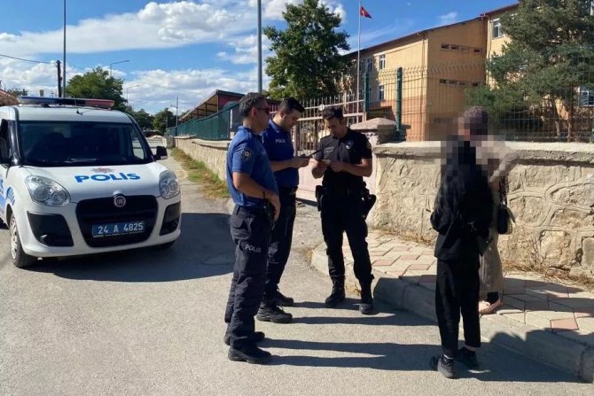 Erzincan’da Polis Ekipleri Tarafından Okul Çevrelerinde Denetimler Sürüyor