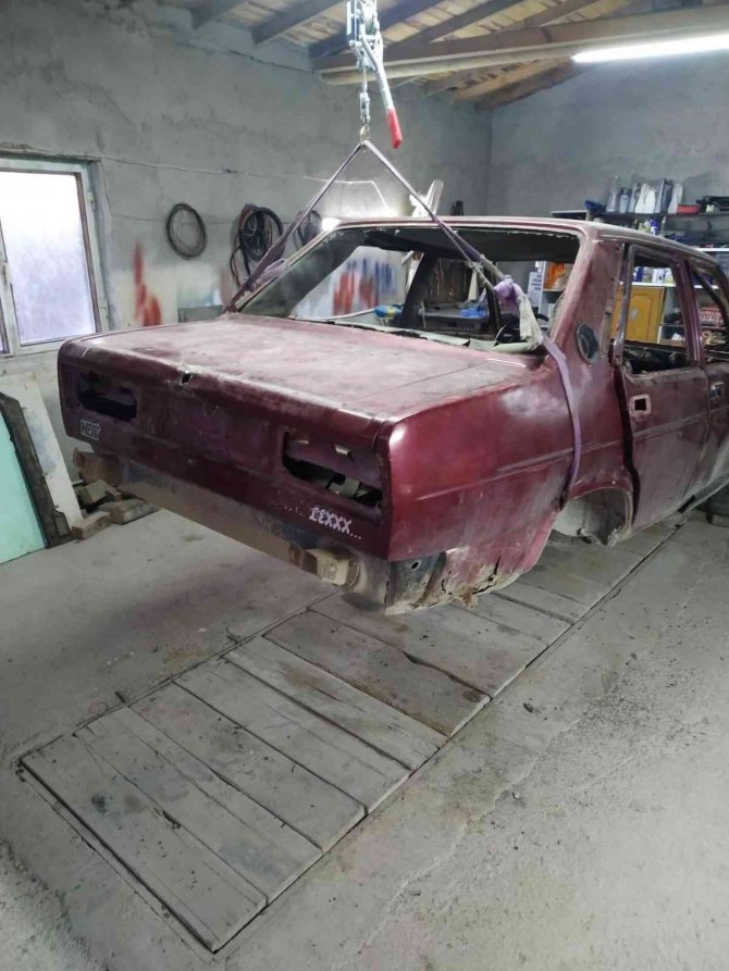 Çalıntı Otomobili Parçalayan 3 Kişi Yakalandı