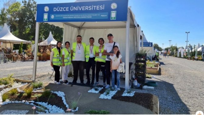 Düzce Üniversitesi Öğrencileri Tasarımda Geleneği Bozmadı