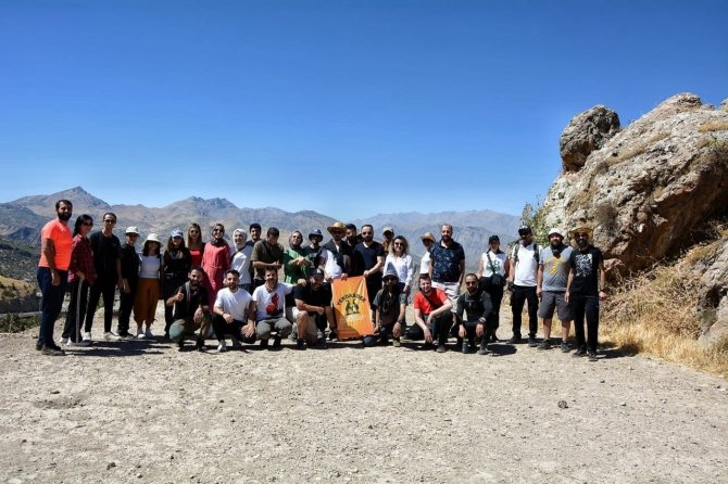 Yüksekovalı Dağcılar Çukurca’nın Kültürel Yerlerini Gezdi
