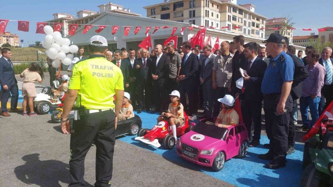 Bakan Soylu, Harçlıklarını Pakistan’a Bağışlayan Öğrencileri Tebrik Etti