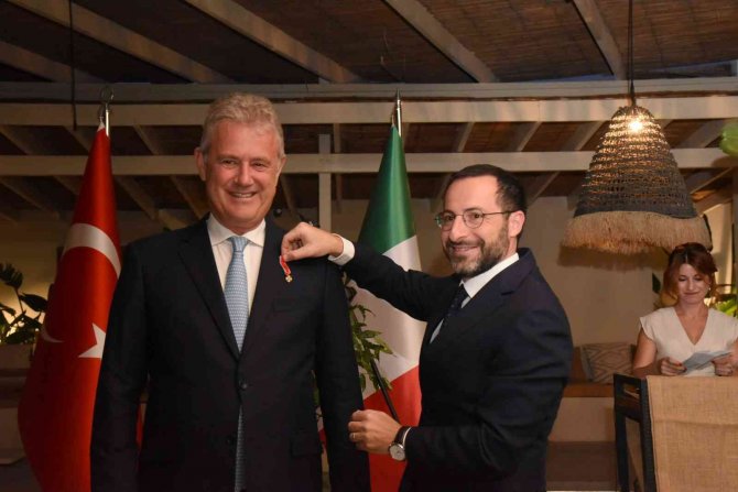 Özgener’e İ̇talya Devlet Nişanı Verildi