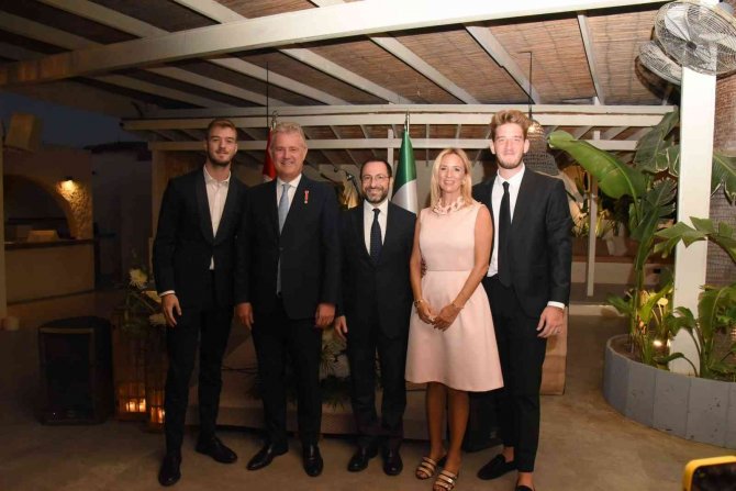 Özgener’e İ̇talya Devlet Nişanı Verildi