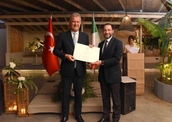 Özgener’e İ̇talya Devlet Nişanı Verildi