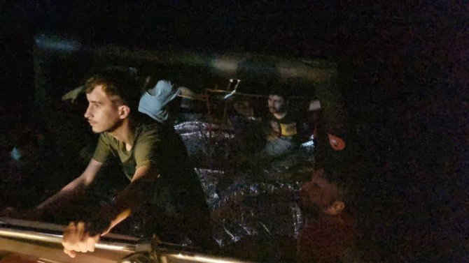 İ̇zmir Açıklarında 5 Düzensiz Göçmen Kurtarıldı, 49’u Yakalandı