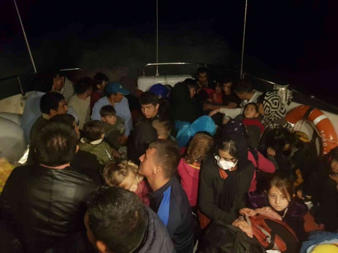 İ̇zmir Açıklarında 5 Düzensiz Göçmen Kurtarıldı, 49’u Yakalandı