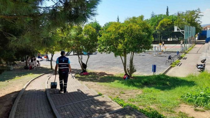 İ̇zmit’te Ekiplerin Temizlik Mesaisi Sürüyor