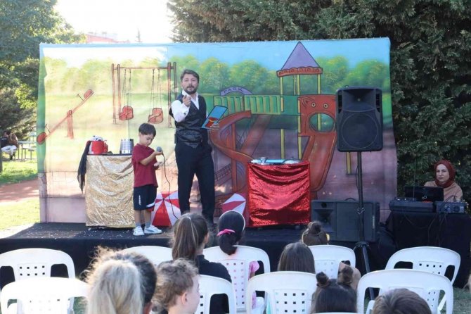 Çocuk Şenliğinde Doyasıya Eğlendiler