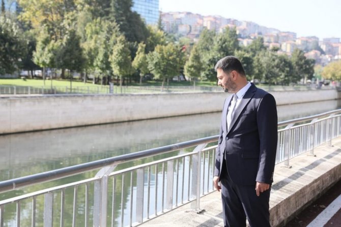 Kağıthanesi Deresi’ni Kirleten İ̇bb Aracı Görüntülendi