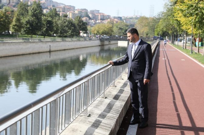 Kağıthanesi Deresi’ni Kirleten İ̇bb Aracı Görüntülendi