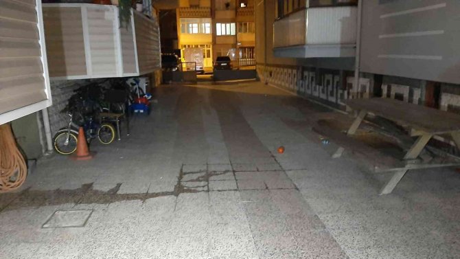 İ̇ki Grup Arasında Bıçaklı Kavga: 1’i Ağır 3 Yaralı