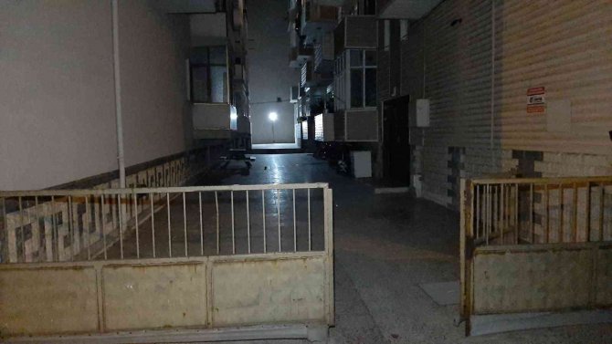 İ̇ki Grup Arasında Bıçaklı Kavga: 1’i Ağır 3 Yaralı