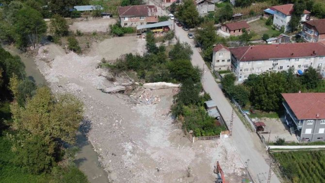 Sel Sonrası Hasar Gören 19 Binanın Yıkım Çalışmaları Tamamlandı