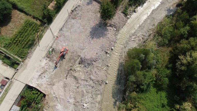 Sel Sonrası Hasar Gören 19 Binanın Yıkım Çalışmaları Tamamlandı