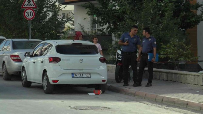 Motosiklet Yoldan Geçen Yayalara Çarptı: 3 Yaralı