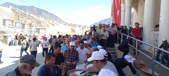 Yusufeli’nin Yeni İlçe Merkezinde İlk Cuma Namazı Kılındı