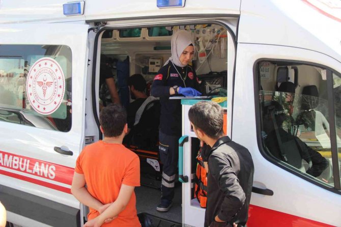 Otomobil İle Motosiklet Çarpıştı: 1 Yaralı