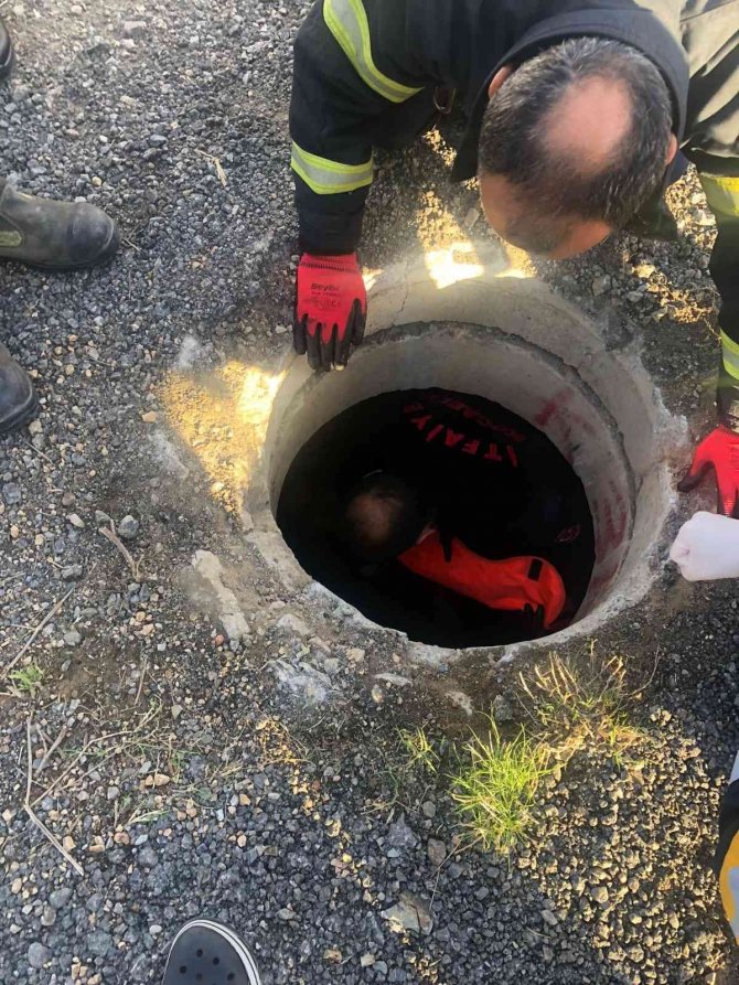 Açık Kalan Rögardan Çukura Düştü, 2 Buçuk Saat Sesini Duyurmaya Çalıştı