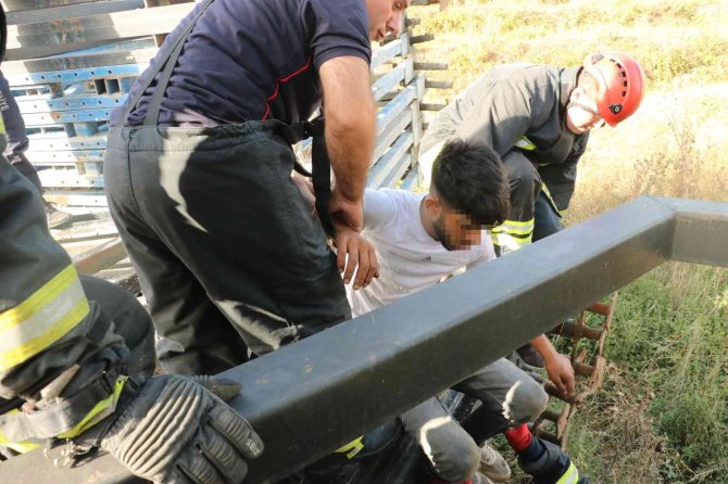 İ̇skele Demirlerini Çalmak İstedi, Bin Pişman Oldu