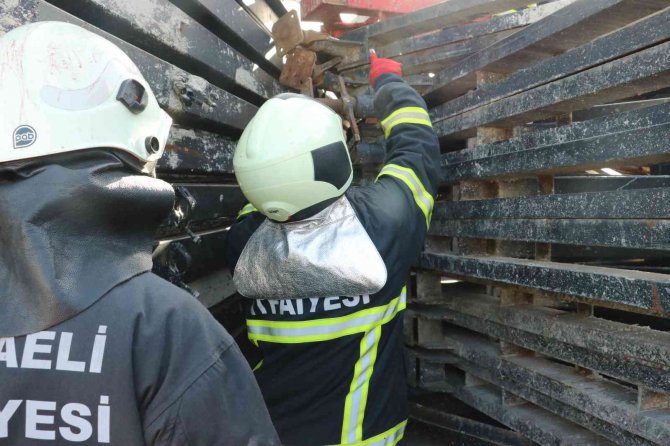 İ̇skele Demirlerini Çalmak İstedi, Bin Pişman Oldu