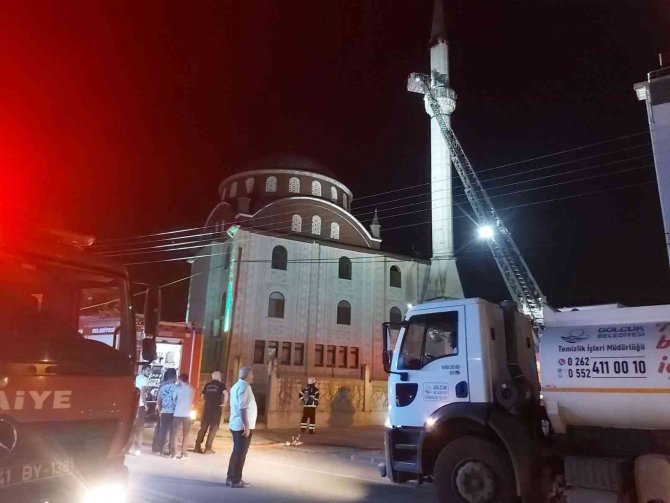 Cami Minaresinde Yangın Çıktı