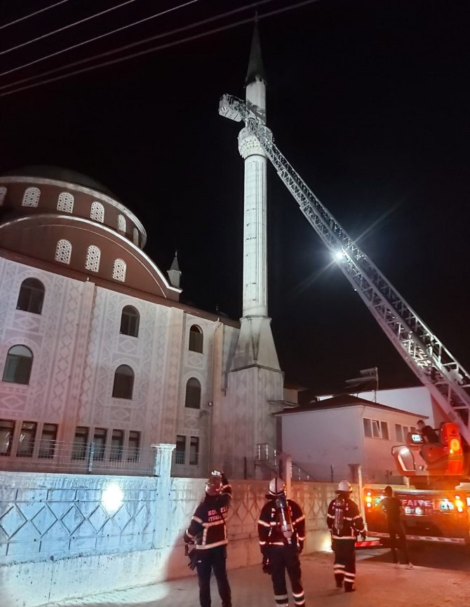 Cami Minaresinde Yangın Çıktı