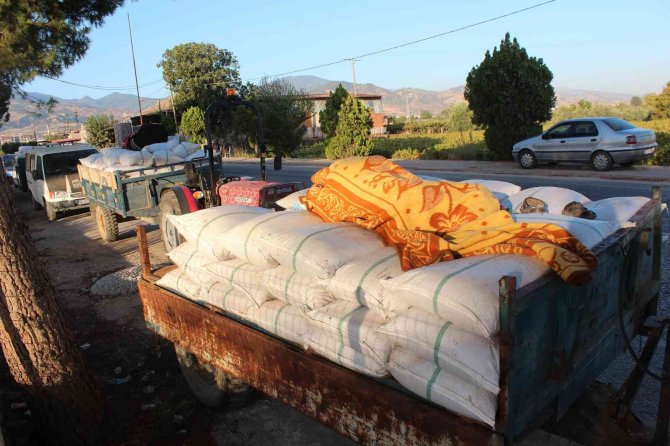 Başkan Öküzcüoğlu’ndan Üzüm Teslim Kuyruğundaki Üreticilere Çorba İkramı