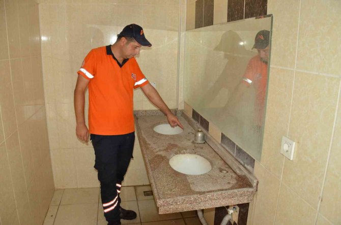 Parktaki Engelli Tuvaletinin Kapısı Çalındı