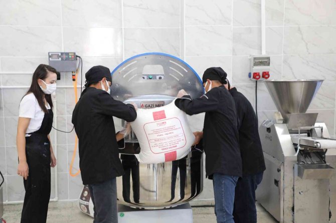 Ağrı’da Öğrenciler Günlük 10 Bin Ekmek Üretecek