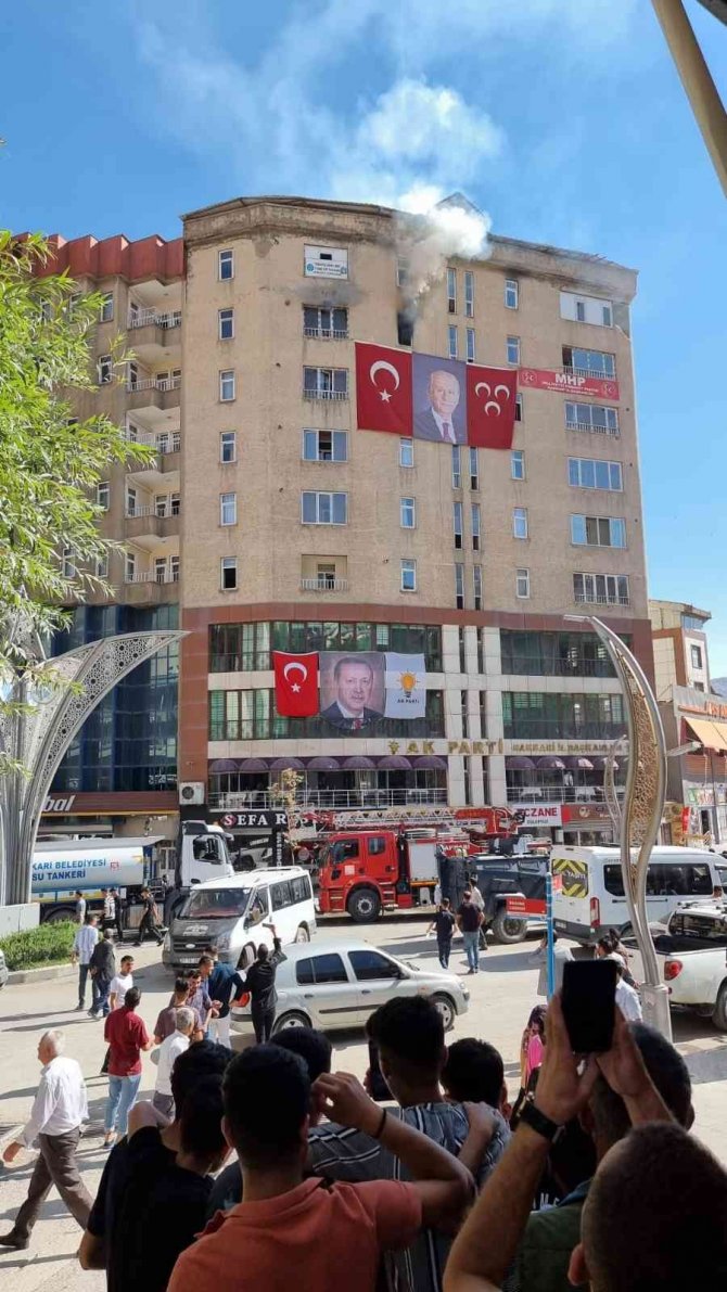 Mhp Hakkari İ̇l Başkanlığında Yangın