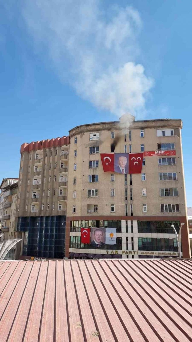 Mhp Hakkari İ̇l Başkanlığında Yangın