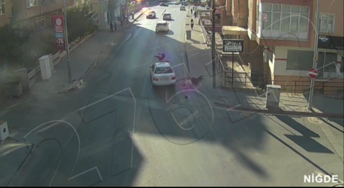 Kazada Aracın Üstünde Kalan Kadın 20 Metre Sürüklendi