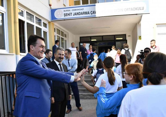 Başkan Dündar, Öğrencileri Yalnız Bırakmadı