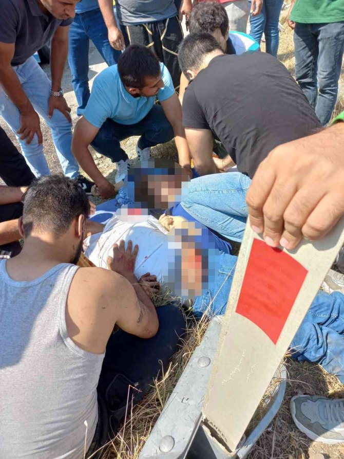 Otomobil İle Çarpışan Traktör İkiye Bölündü: 1 Ölü, 4 Yaralı