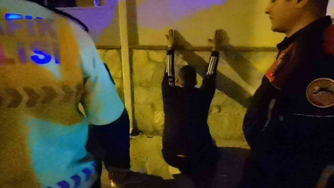 Polisin Kovalamacayla Yakaladığı Hırsızlık Şüphelisi: "Hiçbir Şey Yapmadım"