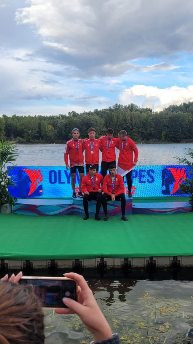 Sakarya Büyükşehir Kano Sporcularından Tarihi Başarı