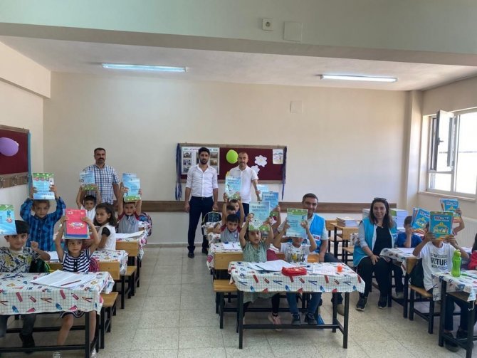 Siirt Belediyesi’nden, 2 Bin 500 Öğrenciye Eğitim Seti Hediyesi