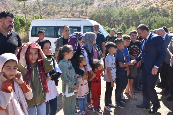 Siirt Valisi Hacıbektaşoğlu, Köy Şenliğinde Vatandaşlarla Bir Araya Geldi
