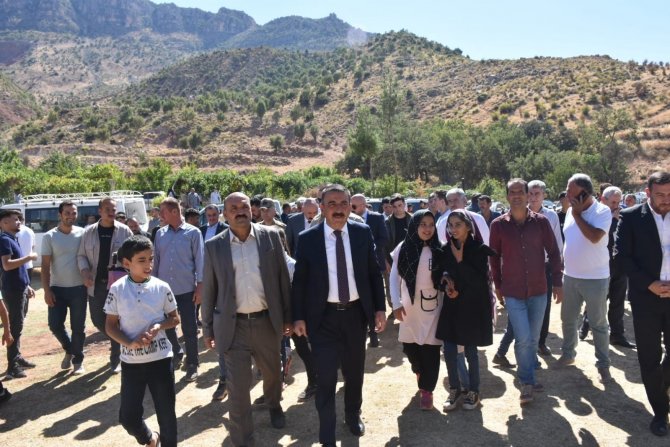 Siirt Valisi Hacıbektaşoğlu, Köy Şenliğinde Vatandaşlarla Bir Araya Geldi
