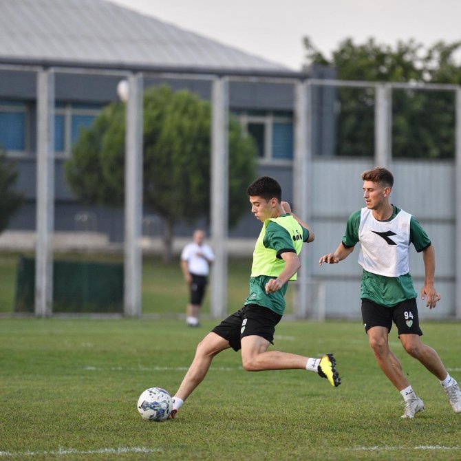 Bursaspor Dar Alanda Çit Kale Maç Yaptı
