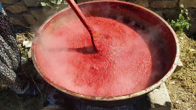 Bin Bir Zahmetle Yapılıyor, Kışın Afiyetle Tüketiliyor