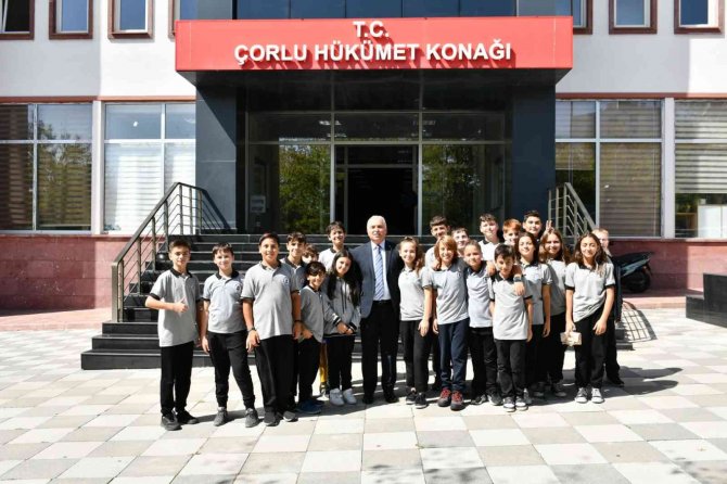 Vali Yıldırım Çocuklarla Sohbet Etti